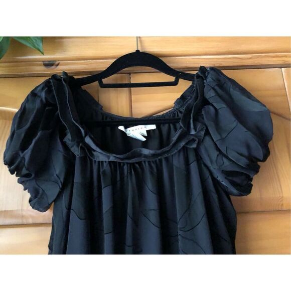 Studio M features short, puffed sleeves and a ruffled neckline Silk SZ L - Picture 5 of 9